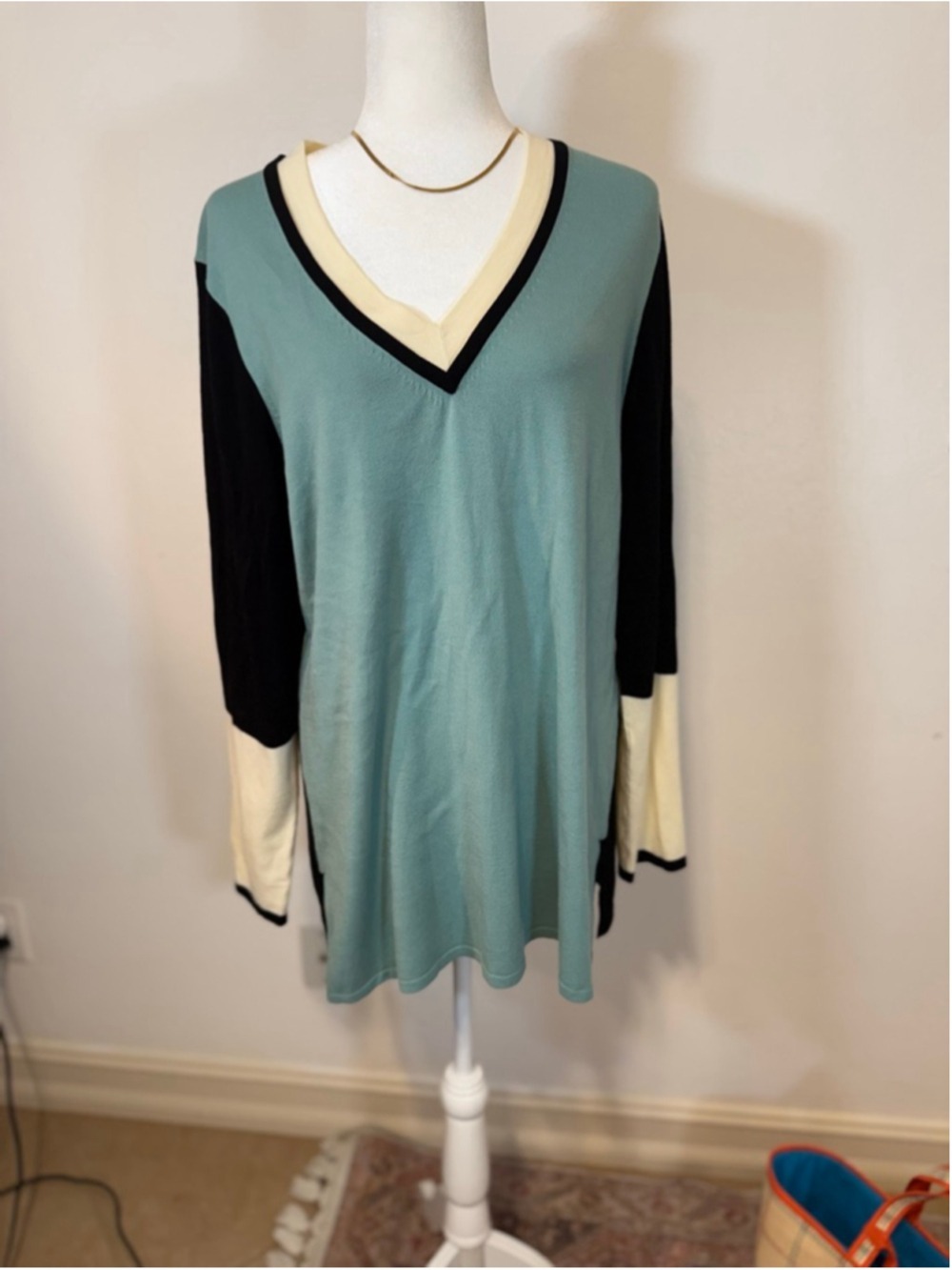 Perse V-Neck Sweater XL Teal Black Colorblock, long length, side hem slit